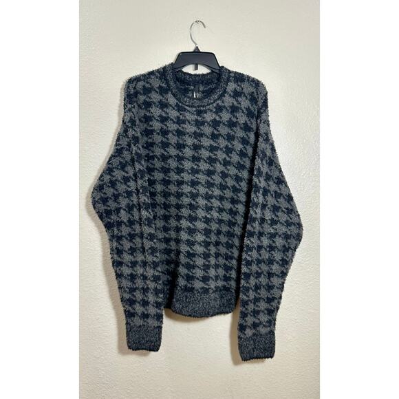 SKIMS Sweaters - SKIMS Women’s Grey Black Fuzzy Knit Sweater Size L/XL Soft Plush Crewneck NWT
